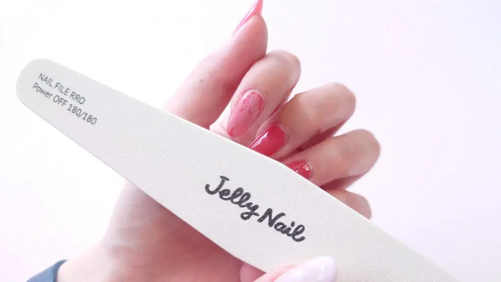 ジェルの表面を削る