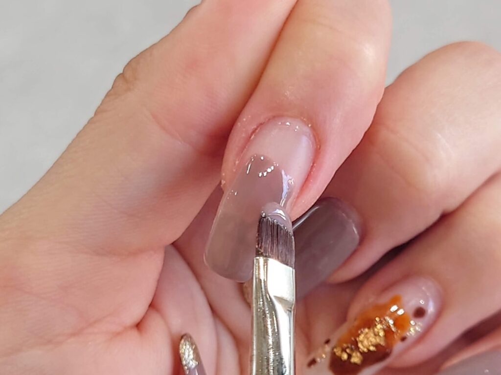 脱 素人ネイル ジェルネイルを皮膚にはみ出さないように塗るコツは Unknown Beauty Place アンノウン ビューティ プレイス