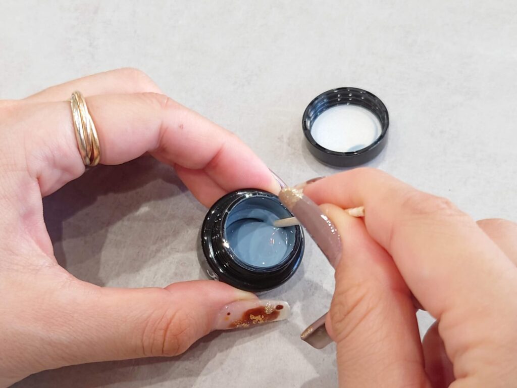 硬化してもジェルネイルが固まらない ベタベタが残る原因と対処法って Unknown Beauty Place アンノウン ビューティ プレイス