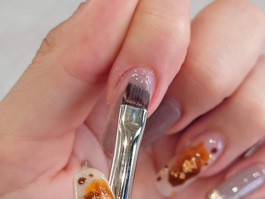 脱 素人ネイル ジェルネイルを皮膚にはみ出さないように塗るコツは Unknown Beauty Place アンノウン ビューティ プレイス