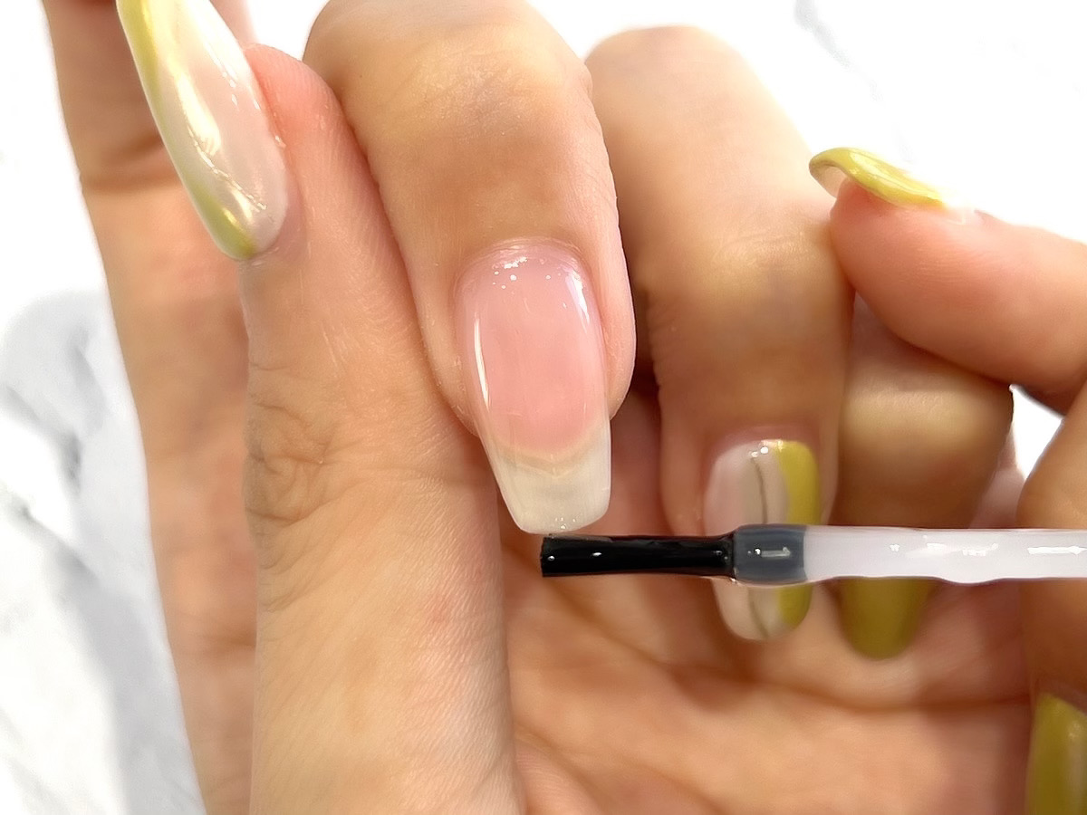 マニキュア型のジェルポリッシュの塗り方 セルフ初心者でも上手く塗るコツは Unknown Beauty Place アンノウン ビューティ プレイス