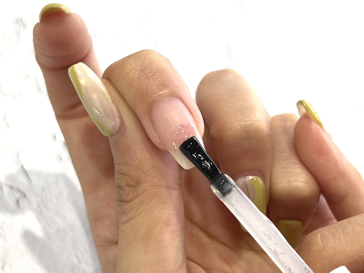 マニキュア型のジェルポリッシュの塗り方 セルフ初心者でも上手く塗るコツは Unknown Beauty Place アンノウン ビューティ プレイス