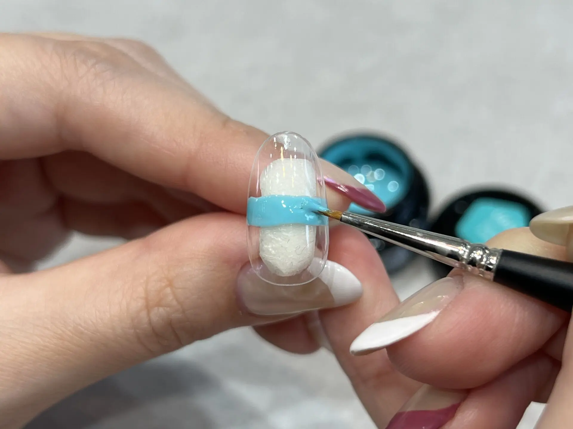 セルフネイル初心者向け ピーコックネイル の基本のやり方 簡単なのに凝った仕上がりに Unknown Beauty Place アンノウン ビューティ プレイス