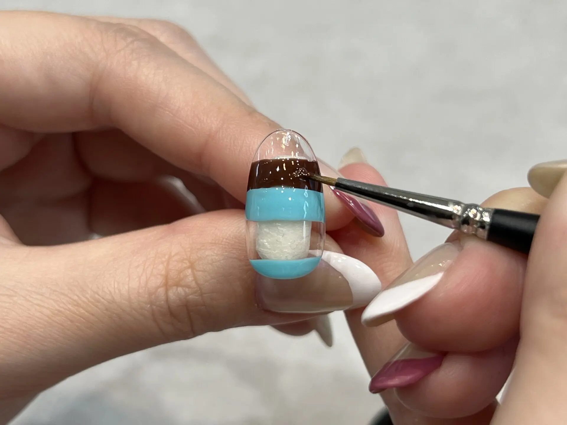 セルフネイル初心者向け ピーコックネイル の基本のやり方 簡単なのに凝った仕上がりに Unknown Beauty Place アンノウン ビューティ プレイス